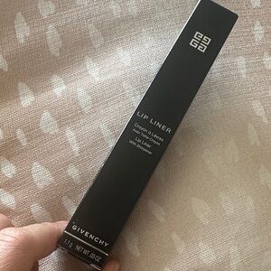 Givenchy Lip Liner in Black Packaging
